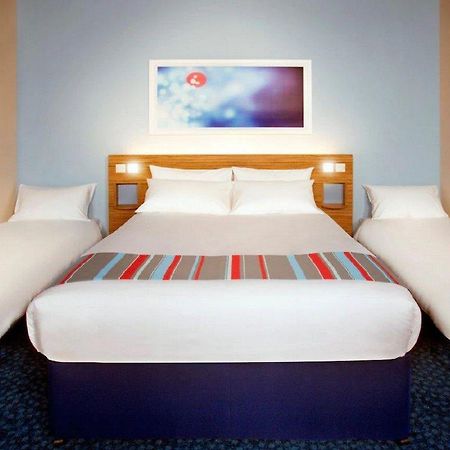 Travelodge Widnes Bagian luar foto