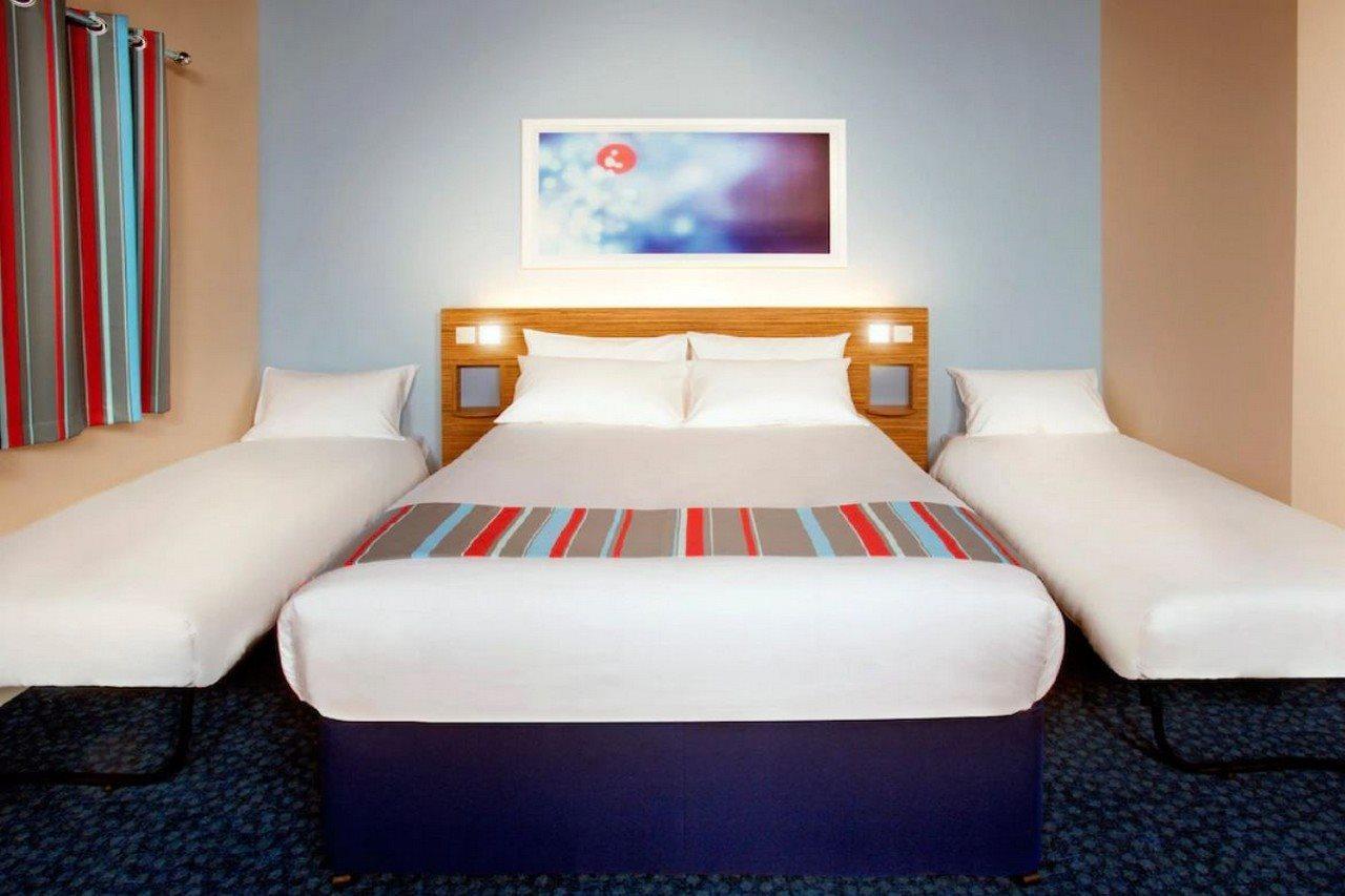 Travelodge Widnes Bagian luar foto