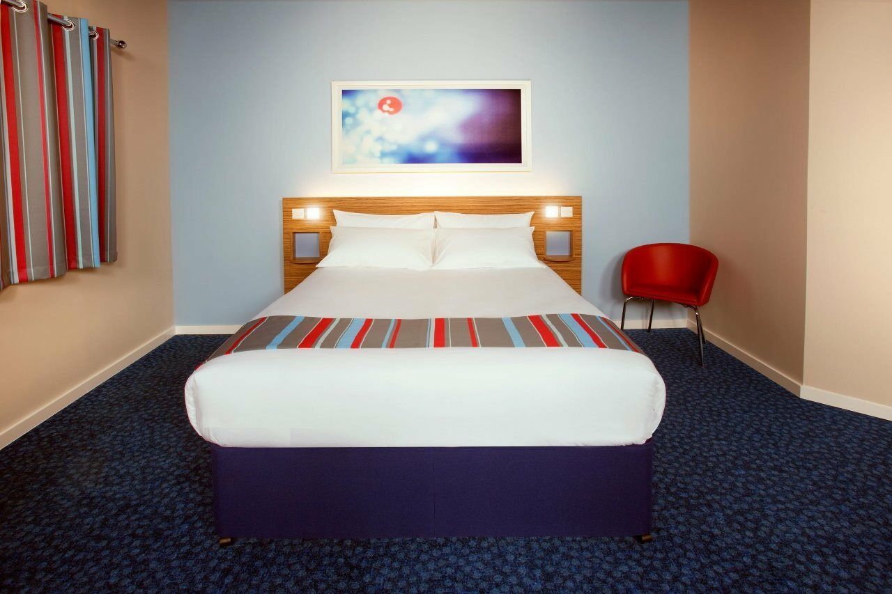 Travelodge Widnes Bagian luar foto